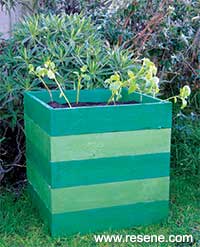 How to construct a simple, space-saving potato planter