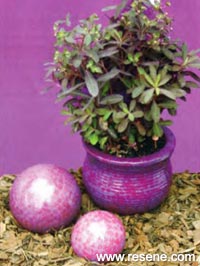 Create a decorative effect on a pot