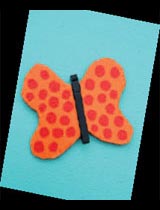 Transform a clothes peg and a piece of cardboard into a fabulous butterfly 