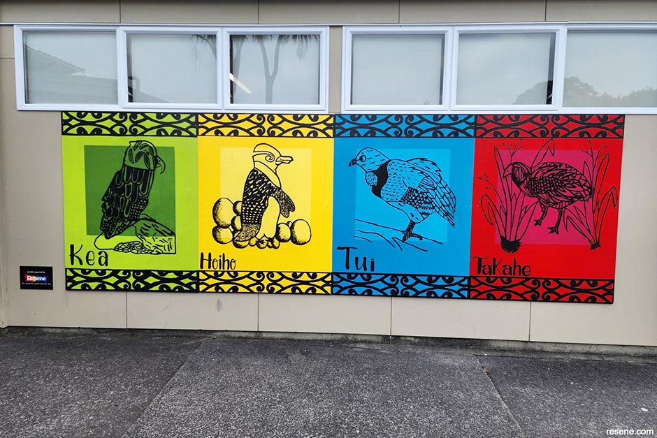 Sunnyhills School mural: Our house birds – belonging themed