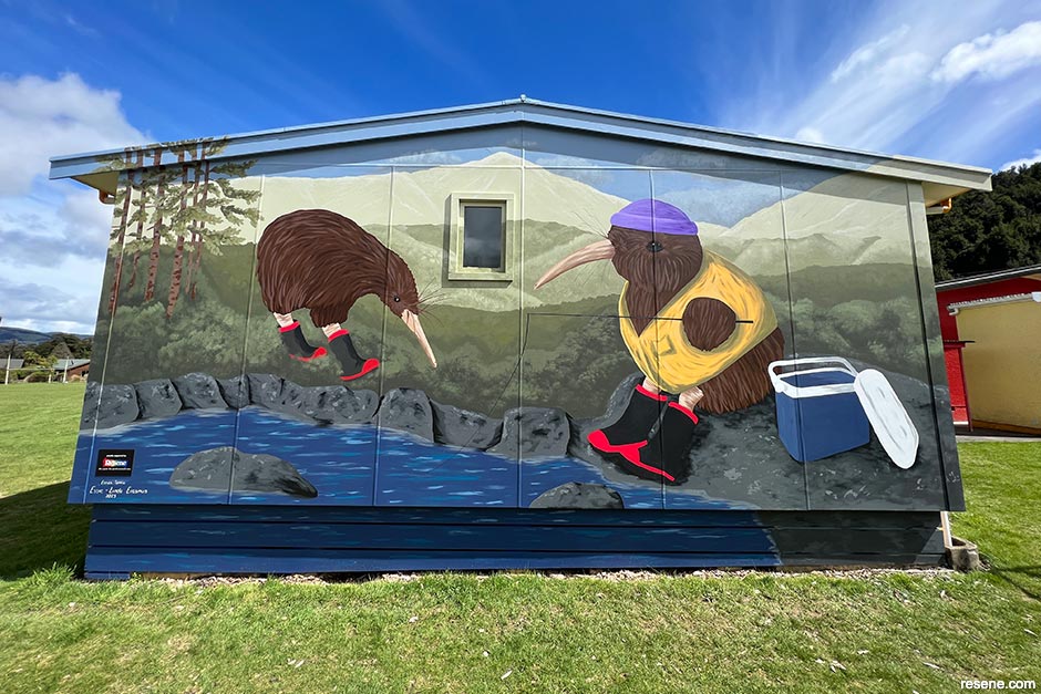 19 Main Road mural - Kiwis fishing themed