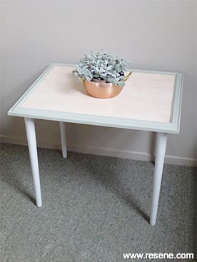 How to make a table from a picture frame and plywood