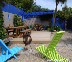 Sun chairs rejuvenated in Resene Snap and Resene Wellywood
