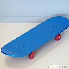 Make a metallic skateboard