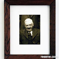Stain a wooden photo frame