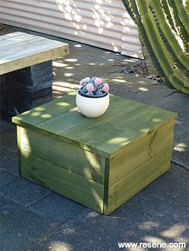 How to create this stylish outdoor coffee table
