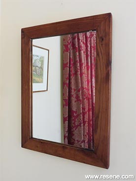 Stain a wooden mirror frame