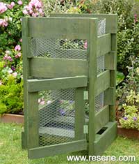 How to build a space-saving raised composter