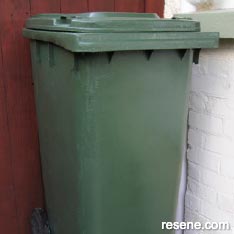 Build a liquid composting bin for your garden