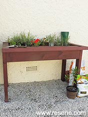 Make a potting up bench for yuor garden