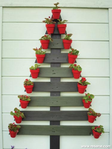 Build a pallet christmas tree