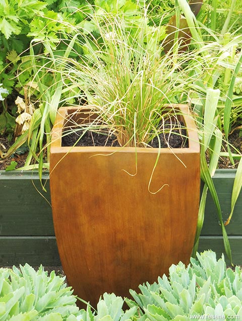 Paint a rust effect for your garden