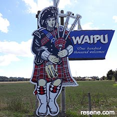 Waipu sign repaint