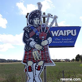 Waipu sign repaint