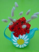 Make a daisy vase from an old teapot