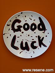 Create this ‘Good Luck’ wall plate