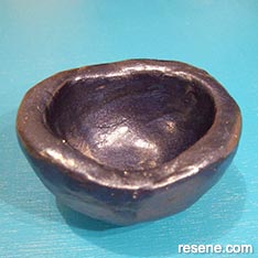 Metallic effect bowl