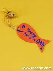 Make an goldfish gift tag