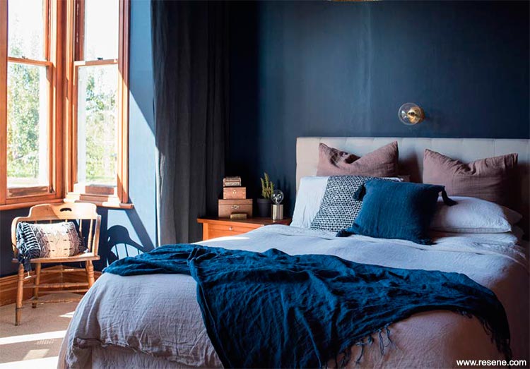 A bedroom romantic revival