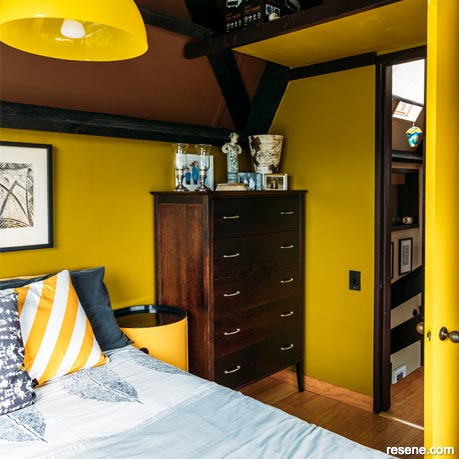 A bright and cheerful yellow bedroom - 2