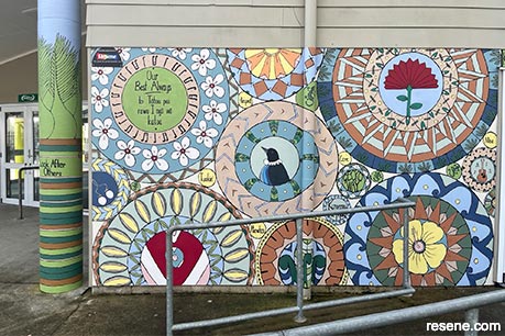 Glendene School mural by Vic Scott 2