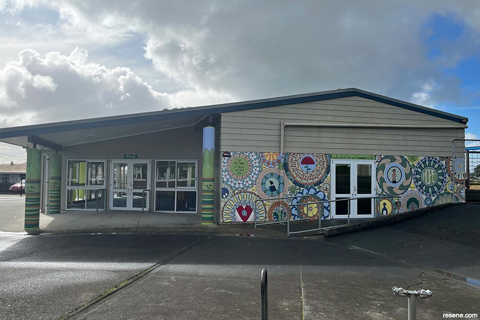 Glendene School mural: Our school themed