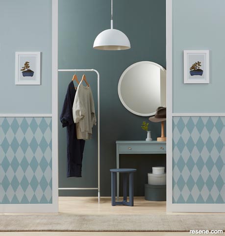 A grey/blue dressing room