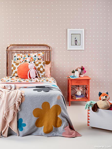 Painting dots in your child's bedroom