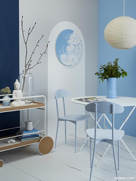 A rich shade of indigo on the left wall permeates this pale interior