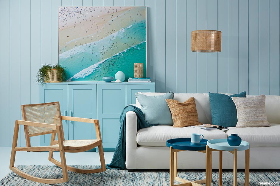 A blue living room with a summer vibe