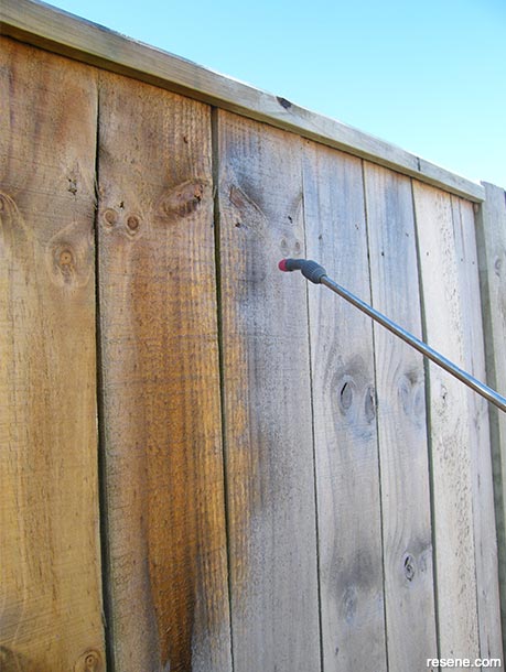 Stain your fence - wash surfaces