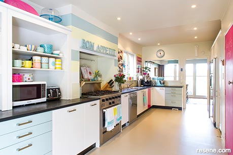 A light and colourful kitchen