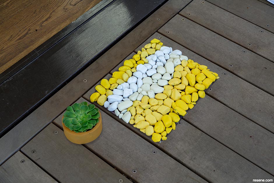 Make a fun and colourful pebble mat