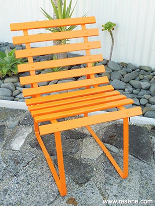 Paint a garden chair