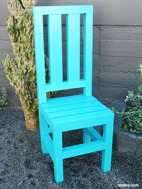 How to build and paint a garden chair