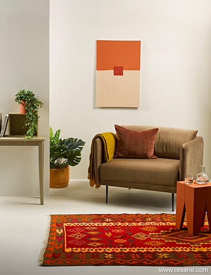 A toasty feeling lounge combining warm whites with terracotta colours