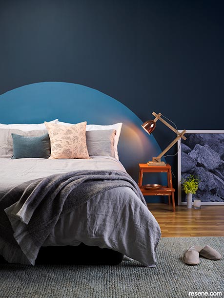 A peaceful blue bedroom