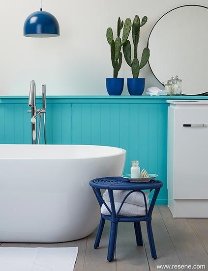 Bathroom in teal and navy