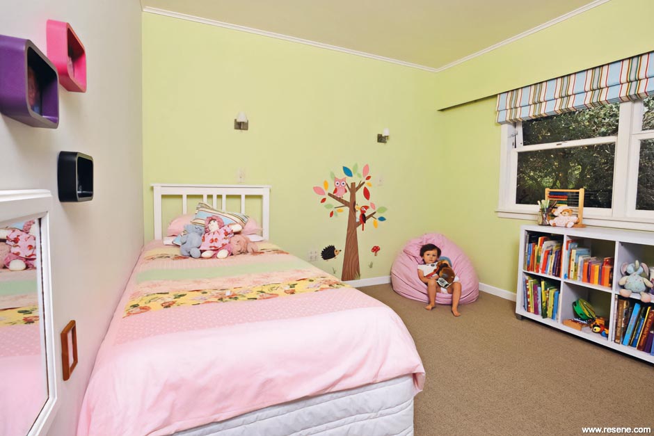 A girly kid's bedroom