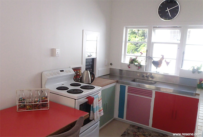 Summery kitchen colours