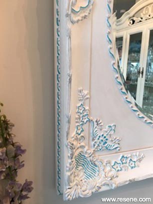 Painted mirror corner