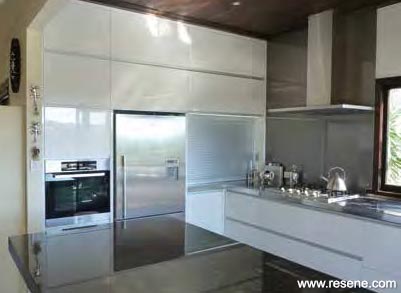Aluminium kitchen features