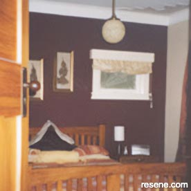 Magneta and white bedroom