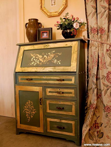 French style - painted furniture