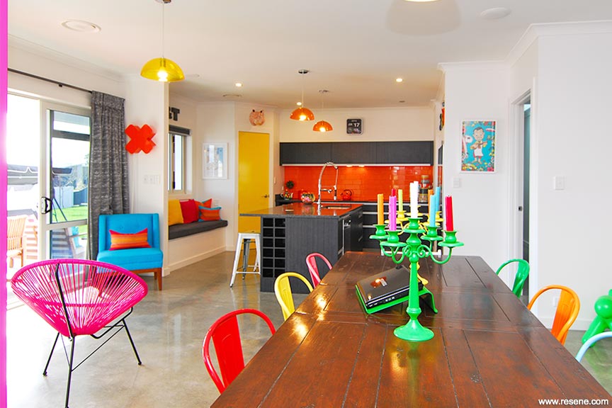 Kitchen/dining room with candy colours