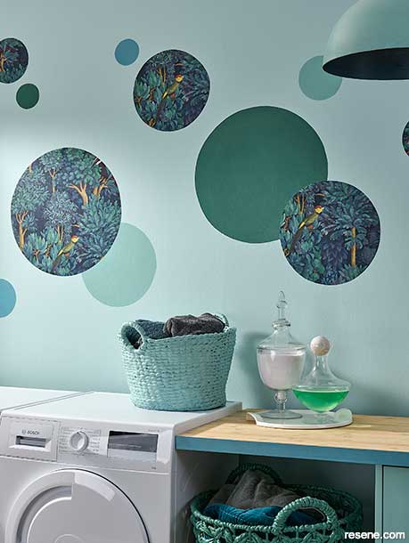 A fun and glamorous laundry ins shades of blue and green