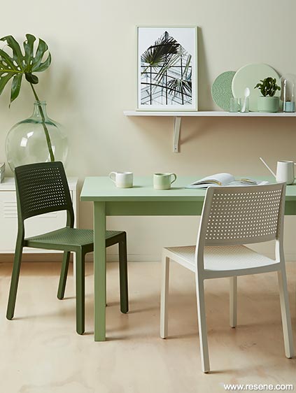 A light filled and fresh dining room