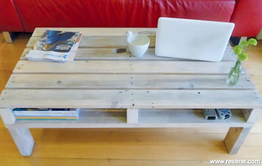 How to build a pallet coffee table