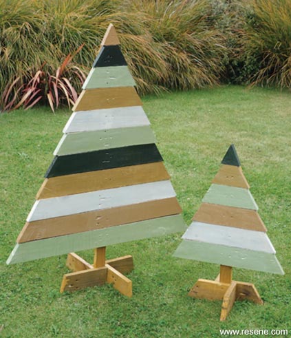 Build a pallet christmas tree