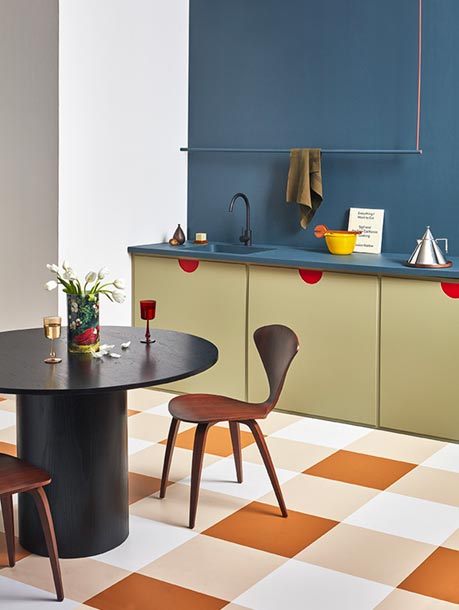 Paint a kitchen in primary colours